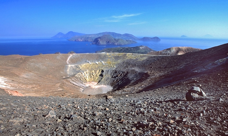 Convergence et subduction - Volcans d'Italie -  4mn 37s